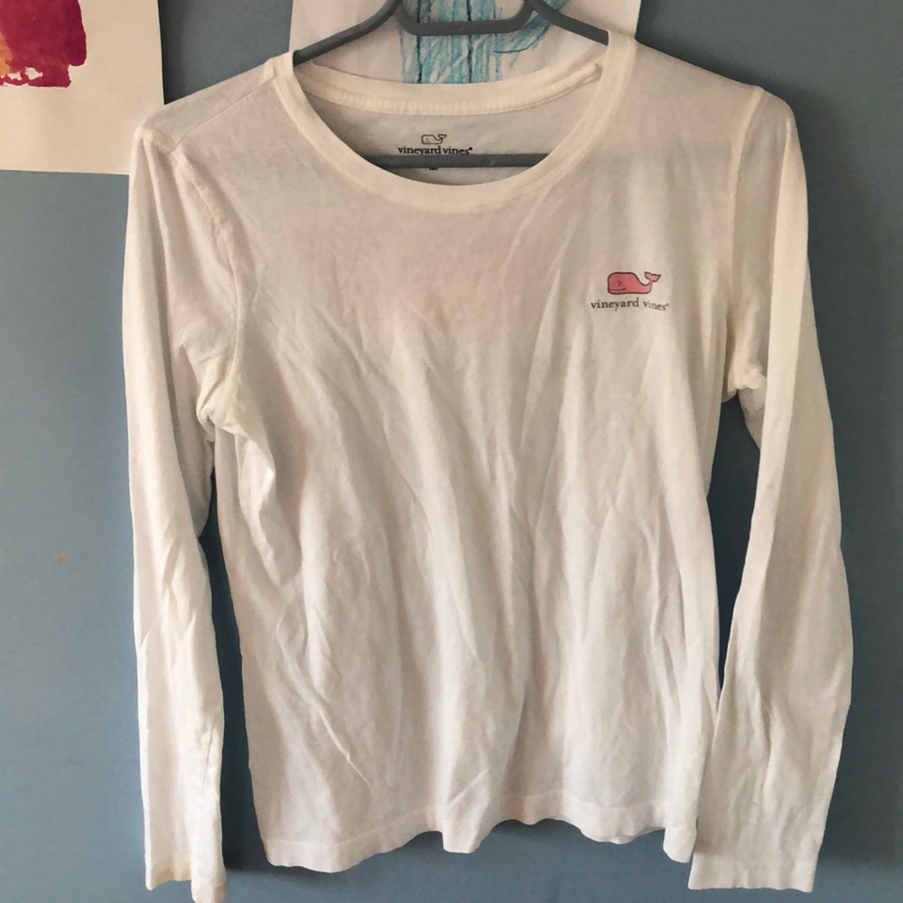 White long sleeve vineyard vines tee